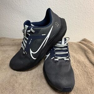 NIKE DALLAS COWBOYS AIR ZOOM PEGASUS 40 NFL